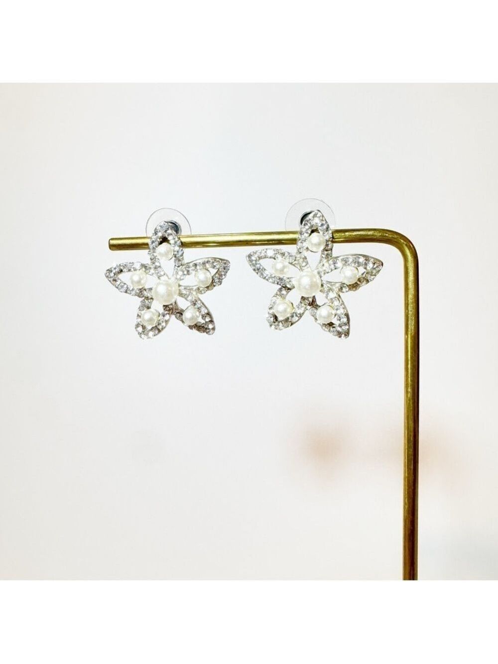 Dazzling Star-Shaped Pearl and Silver Earrings
